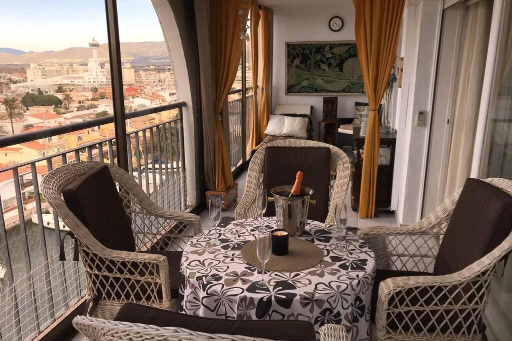 Lux Apt 1Er Ligne Mer!Grande Terrasse Vue Superbe! Empuriabrava Kültér fotó
